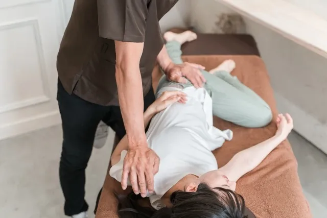 腰痛改善のための骨盤矯正と最新アプローチ｜まつだ鍼灸整骨院